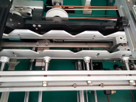 250x160mm 1800pcs / Hr เครื่องปั๊มร้อนอัตโนมัติสำหรับภาชนะบรรจุทรงกระบอก